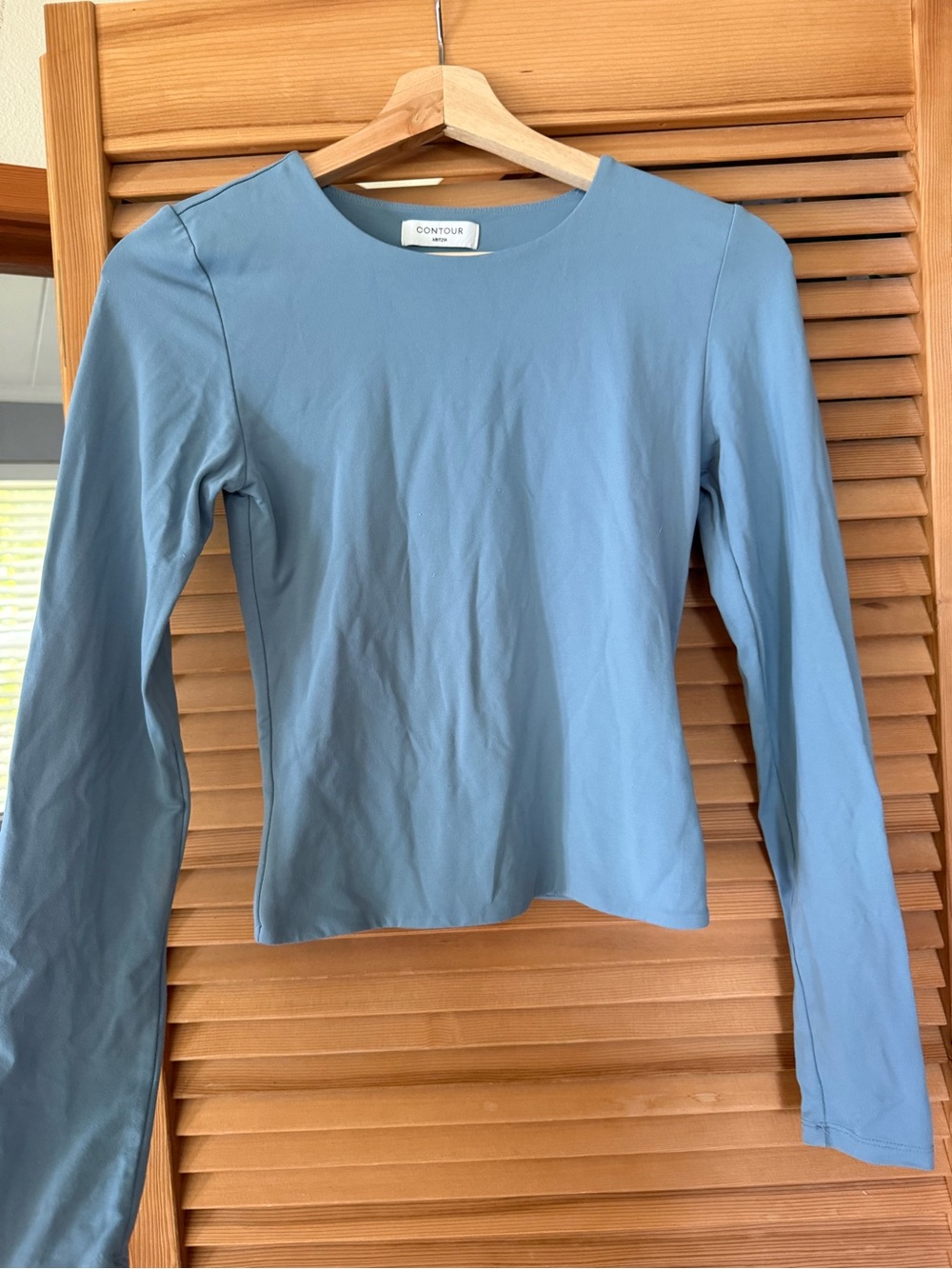 Aritzia Contour Long sleeve crewneck, size M, colour blue - Picture 2 of 4